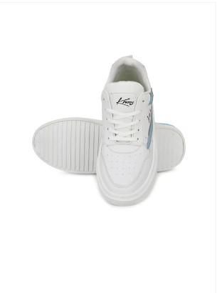Men Perforated Lightweight Sneakers