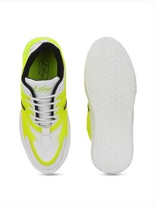 Men Colorblocked Lightweight Padded Insole Basics Sneakers